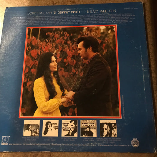 Conway Twitty & Loretta Lynn : Lead Me On (LP, Album, Pin)