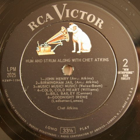 Chet Atkins : Hum And Strum Along With Chet Atkins (LP, Album, Mono, Ind)